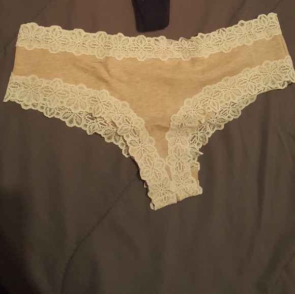 thong and cheeky underwear - Picture 1 of 3