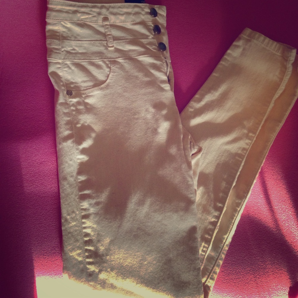 Hi-Waist Jeans