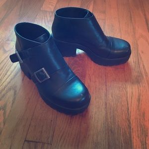 Vagabond lightly worn pleather booties