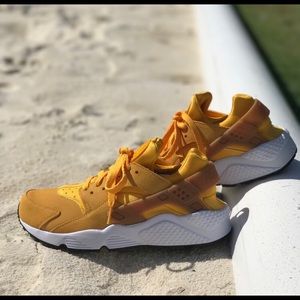 NWT NIKE ID AIR HUARACHE RUN WMNS