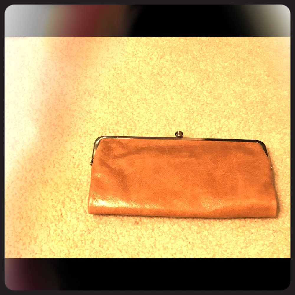 Tan clutch