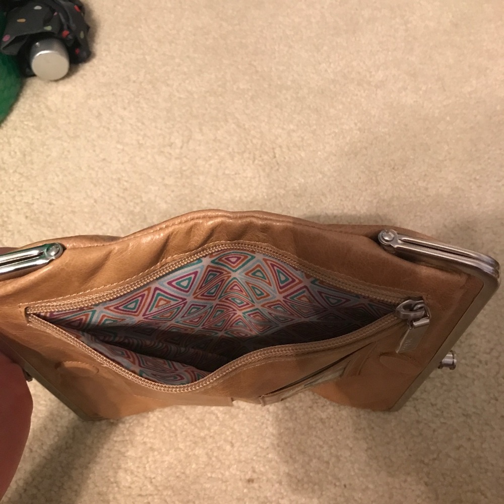 Tan clutch - Picture 3 of 3