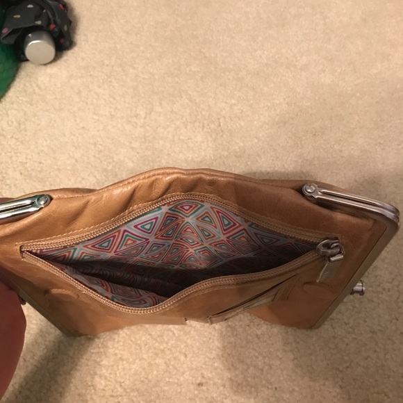 Tan clutch - Picture 3 of 3