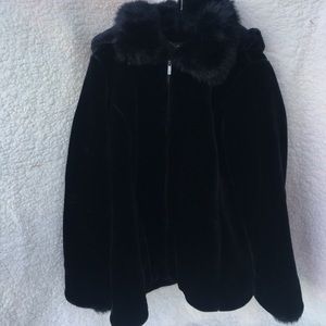 ☃️Dennis Basso Faux fur coat☃️