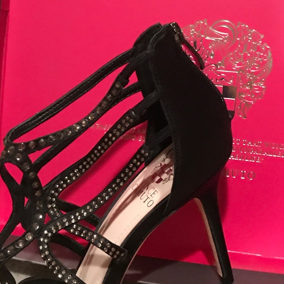A gorgeous pair of Vince Camuto high heels! - Picture 5 of 7