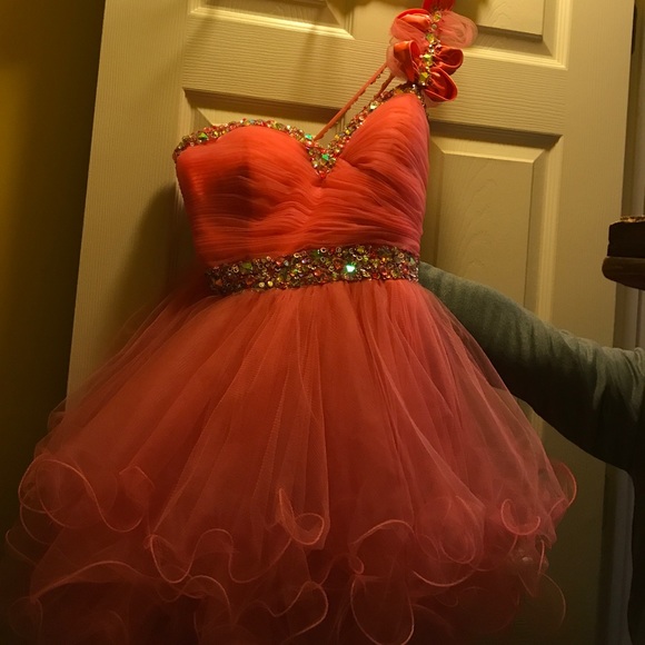 Homecoming dress - Picture 1 of 6