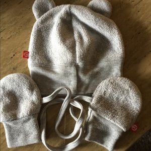 Infant fleece beanie and mittens