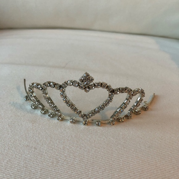 Accessories - 🆕 Rhinestone Heart Silver Tiara