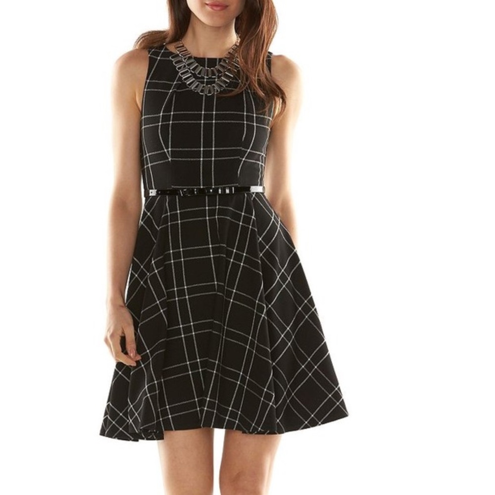 Elle sleeveless fit-and-flare dress - Size 10