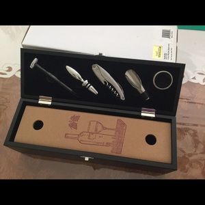 5 piece wine accessory