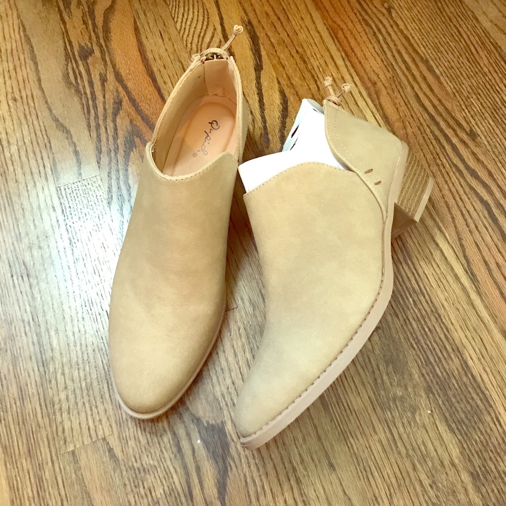 Brand new-Tan ankle boots— great versatile boot