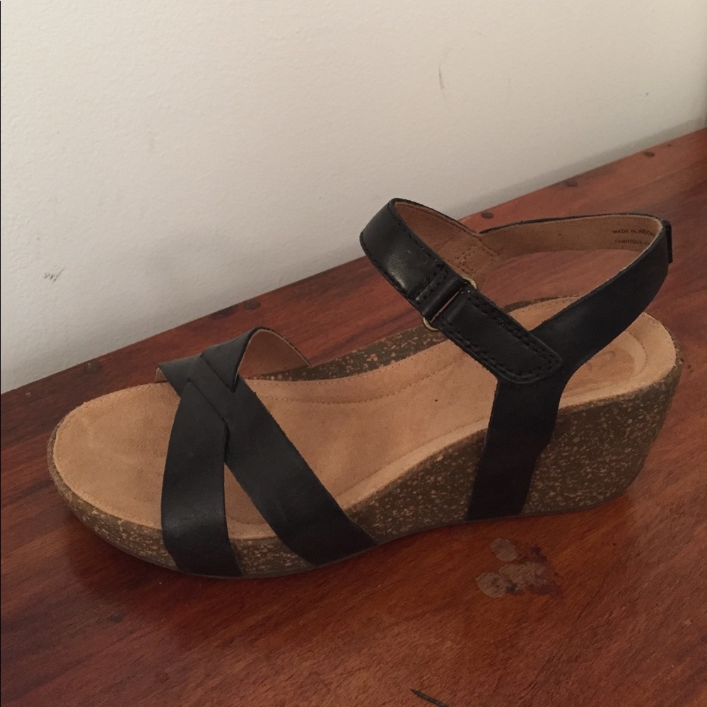 Clarks black leather sandals