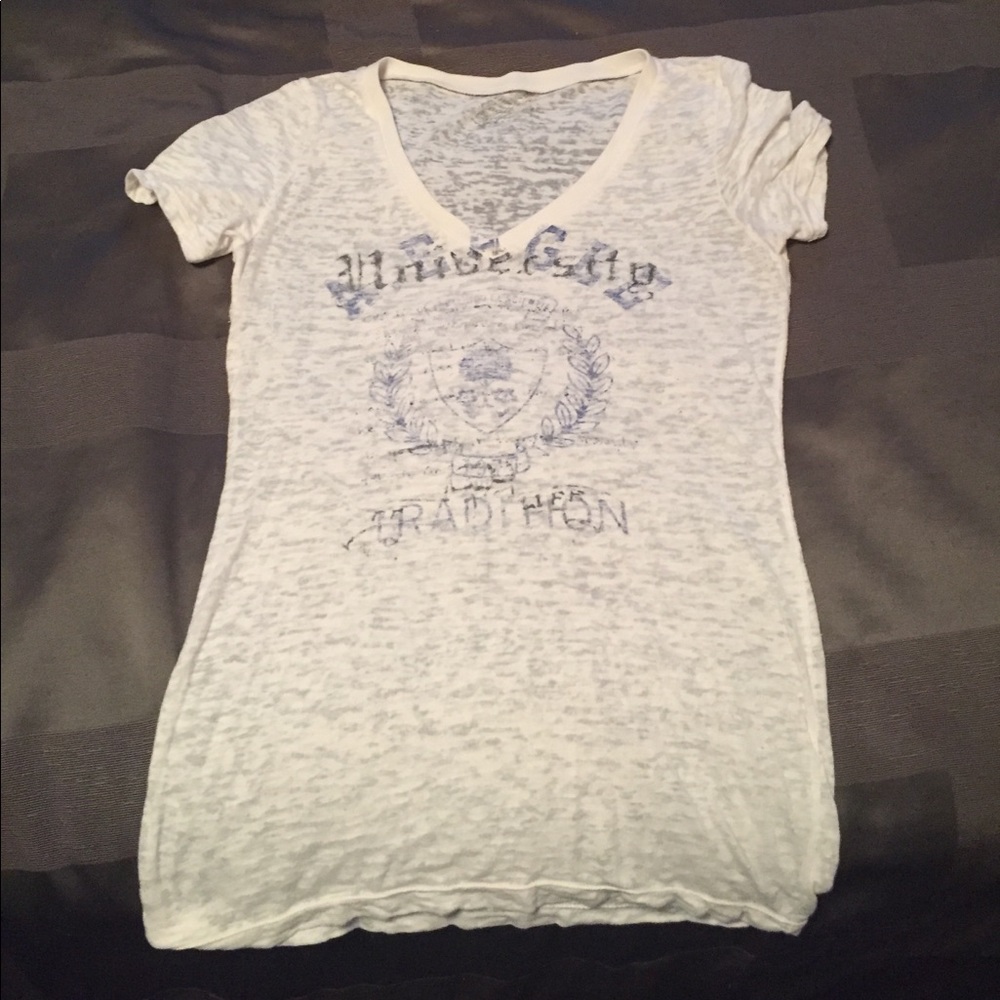 White American Eagle outfitters V-neck ss vneck