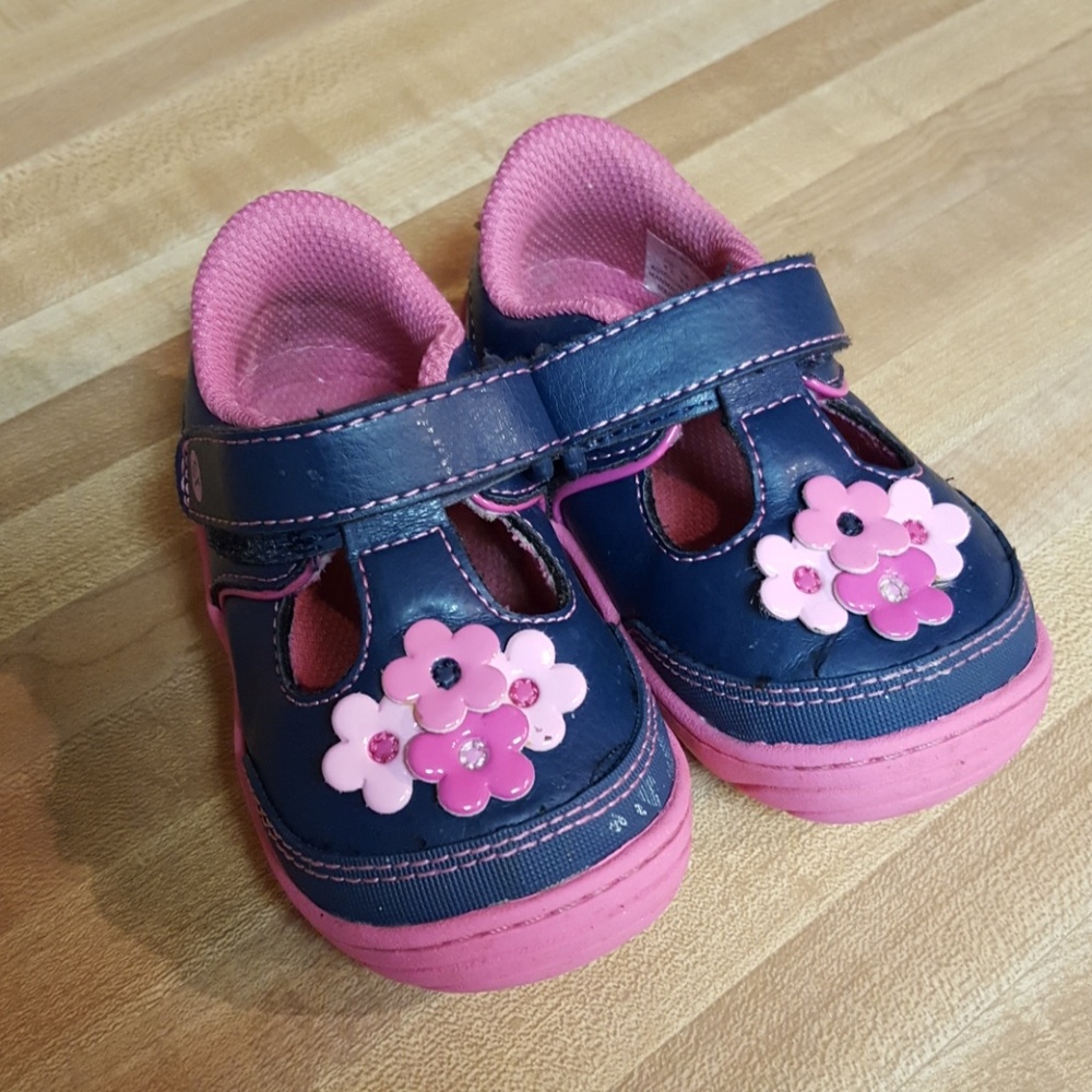 Striderite Toddler shoes 4.5