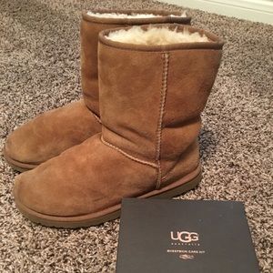 UGG Classic Short Boots Sz9 + Cleaning Kit