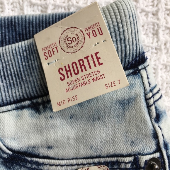 SO Ribbed Waist Acid Wash Jeans Shortie Shorts New - Picture 4 of 7