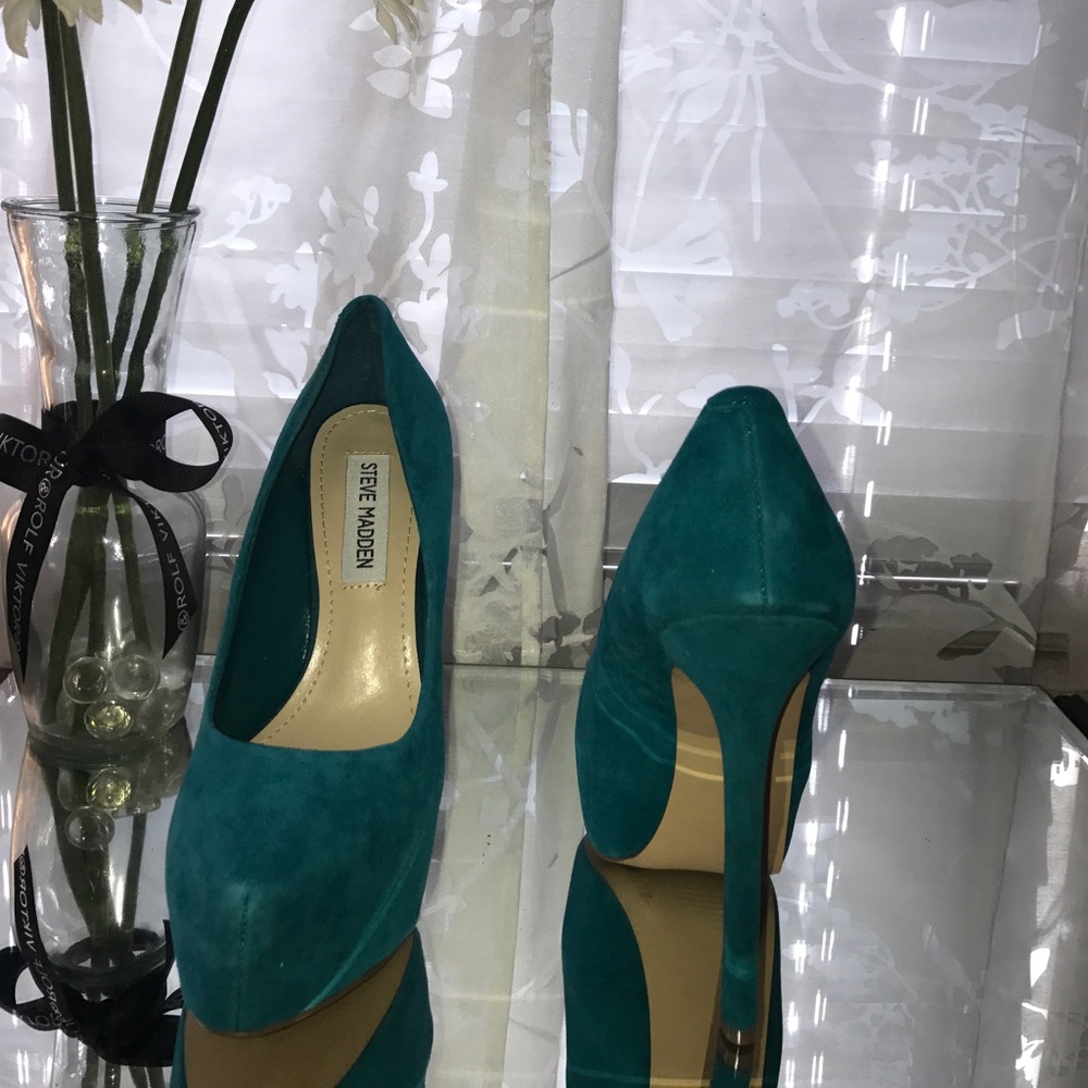 Shoes - Picture 3 of 4