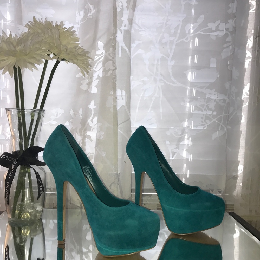 Shoes - Picture 4 of 4