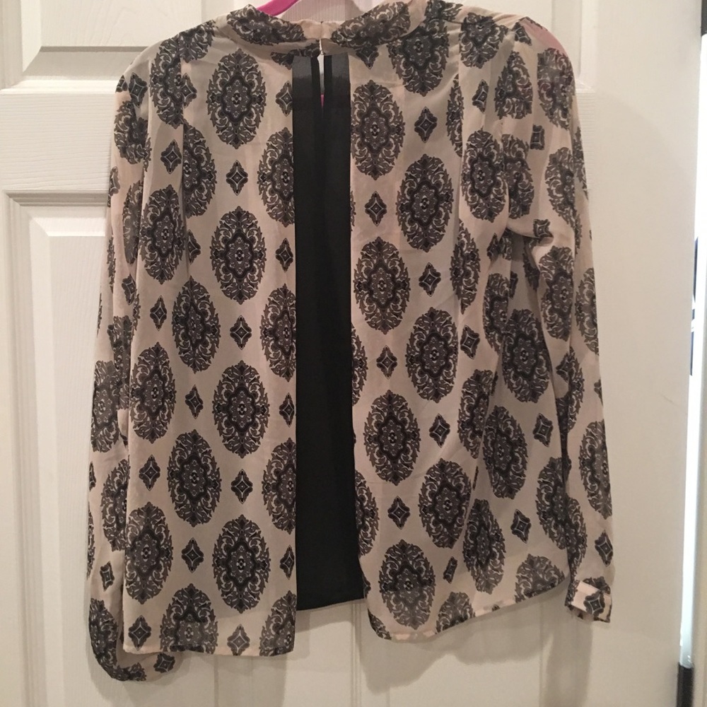 Cream & black blouse - Picture 2 of 2