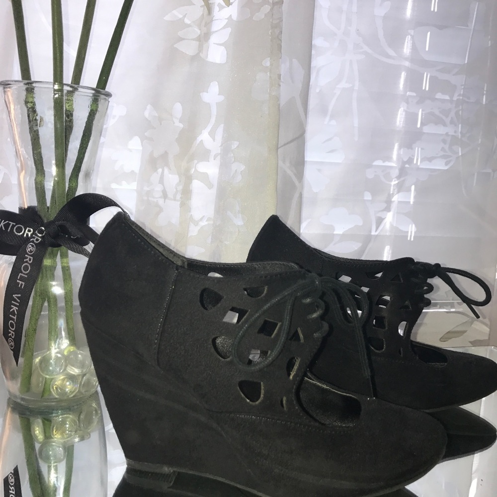 Shoes - Picture 2 of 2