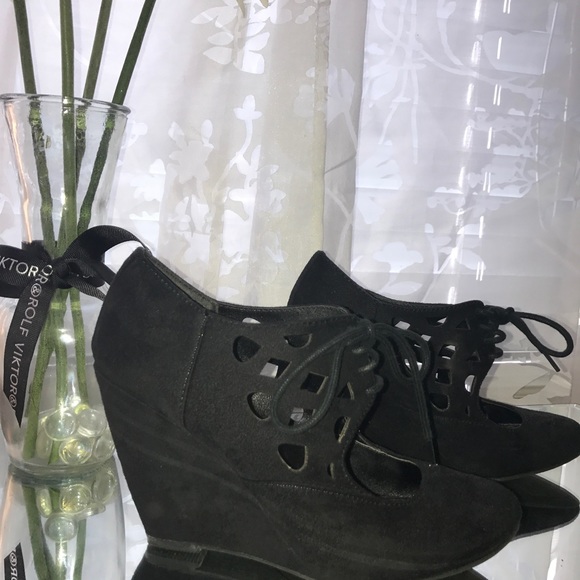 Shoes - Picture 2 of 2