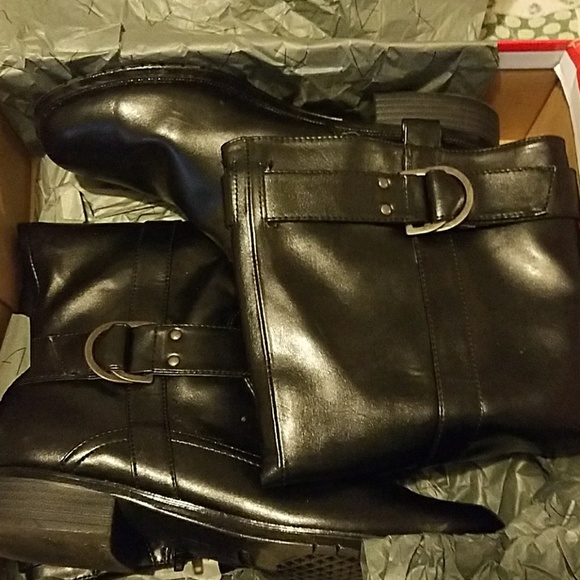 Woman's leather boots - Picture 3 of 5