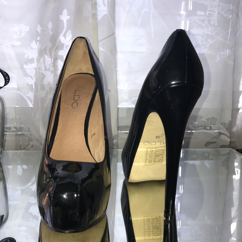 Shoes - Picture 2 of 4