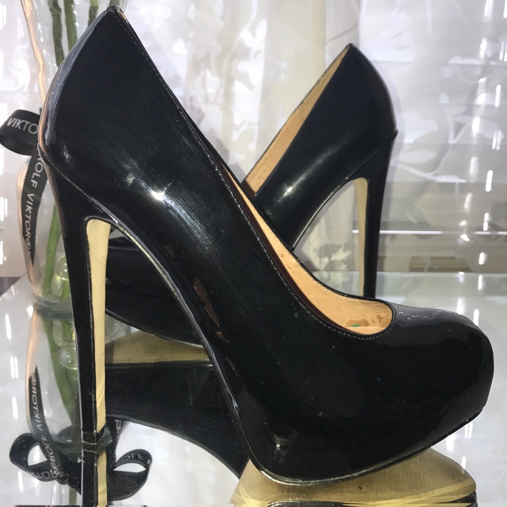 Shoes - Picture 3 of 4