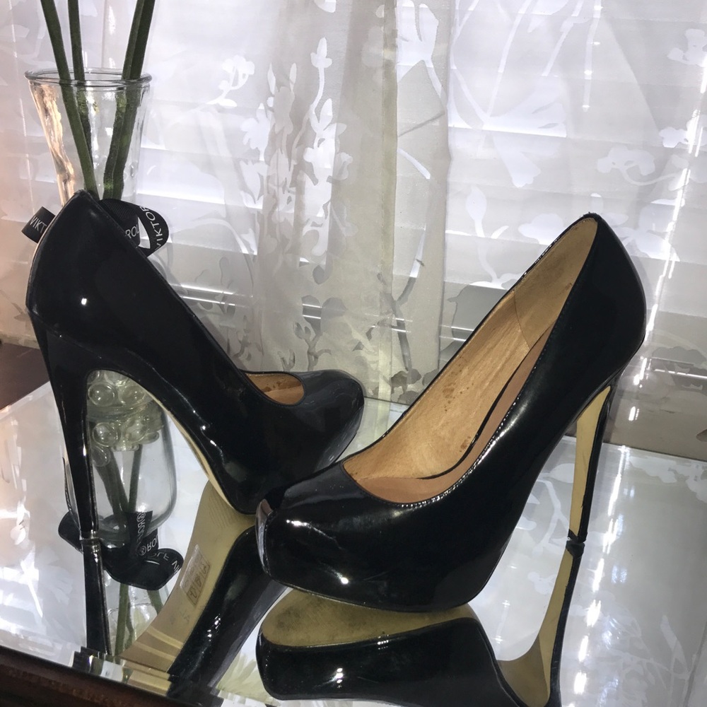 Shoes - Picture 4 of 4