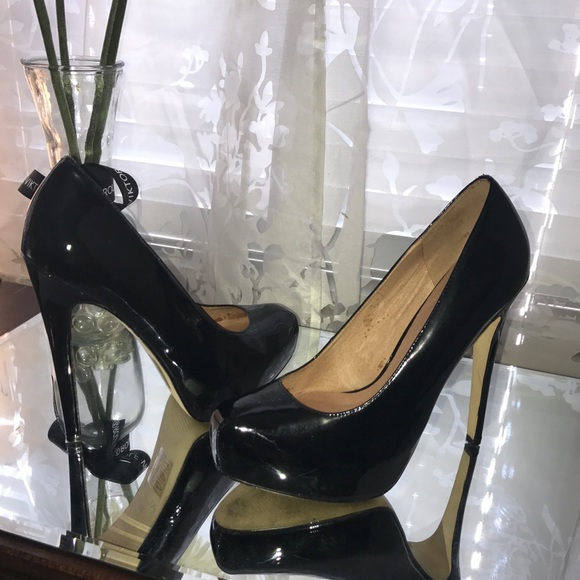 Shoes - Picture 4 of 4