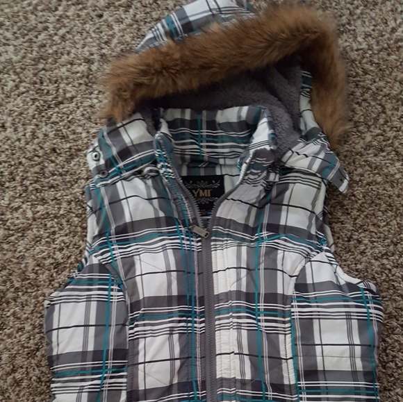 Vest - Picture 2 of 4