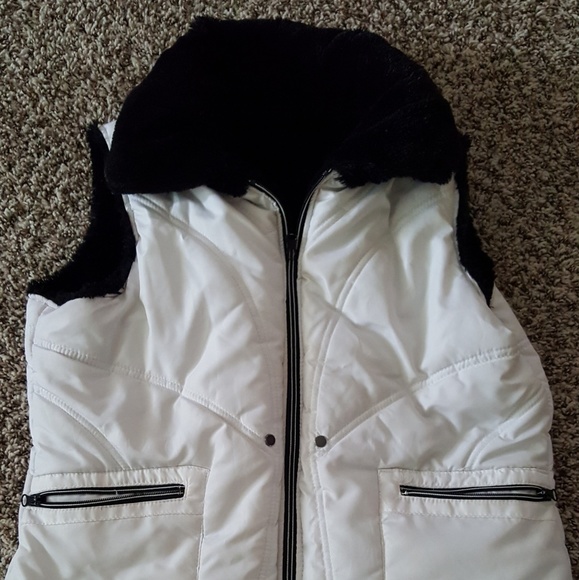 Vest - Picture 3 of 4