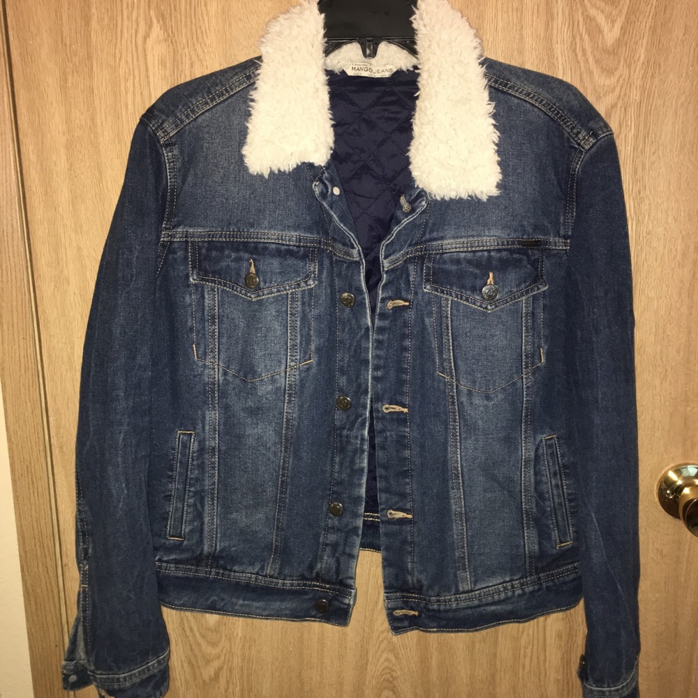 Denim jacket with white fur ❤️