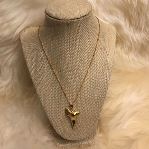 Gold Fishtail Choker - Picture 5 of 7