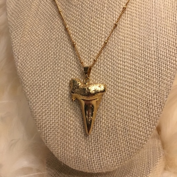 Gold Fishtail Choker - Picture 6 of 7