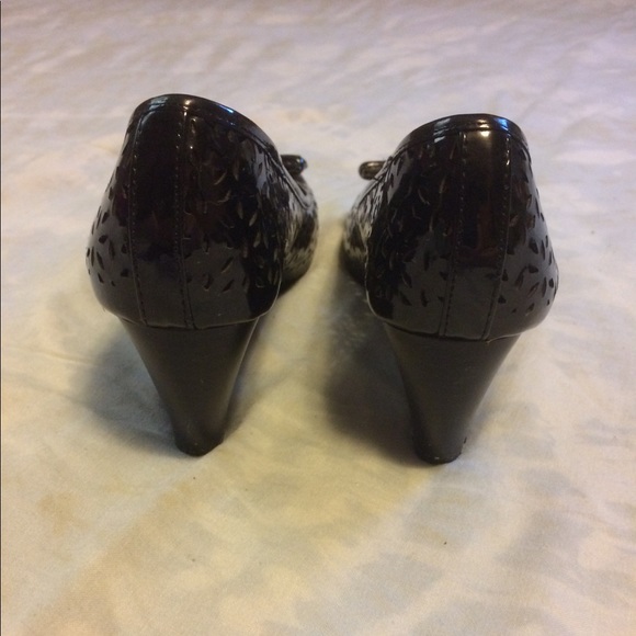 Open Toed Bow Detail Wedges - Picture 2 of 5