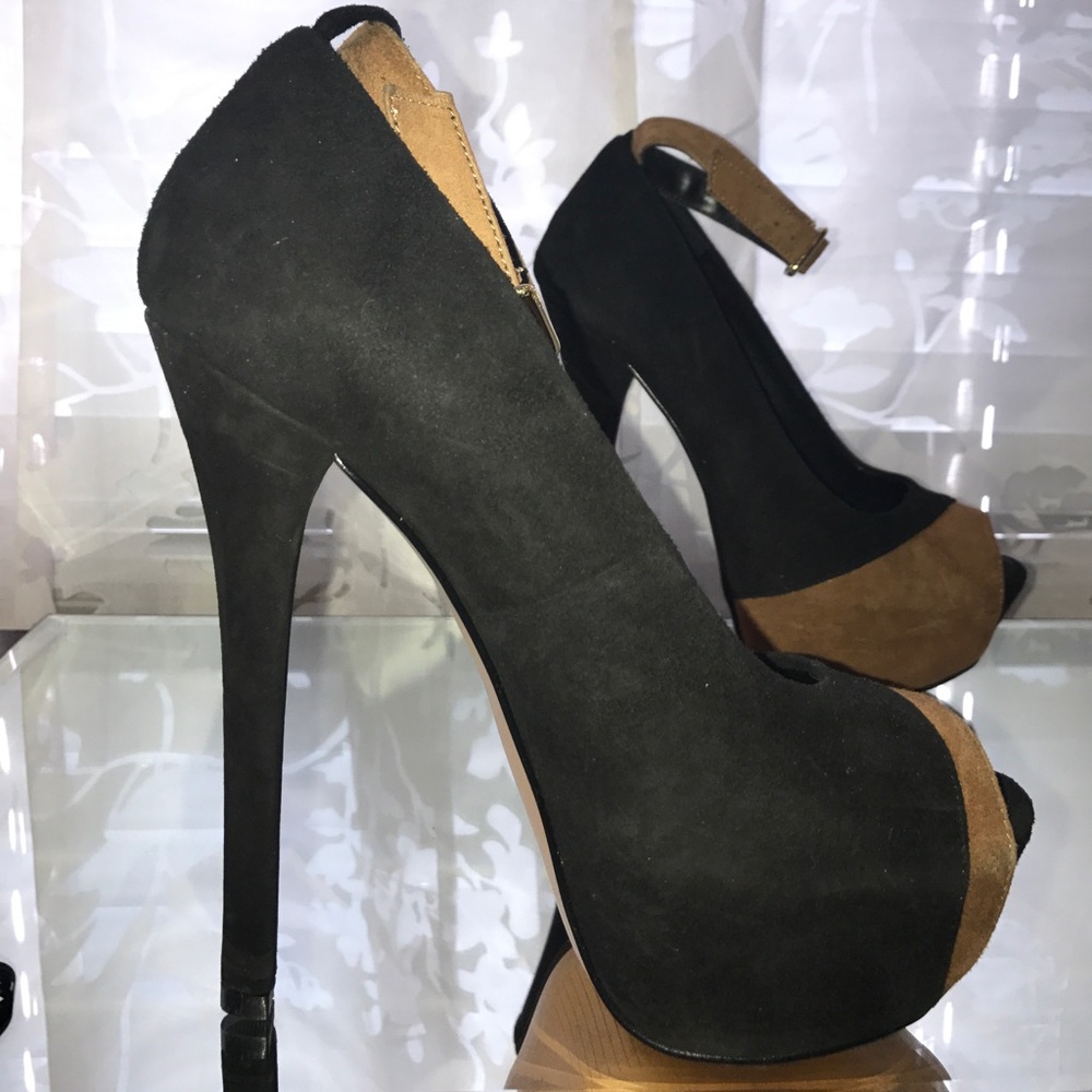 Shoes - Picture 3 of 4