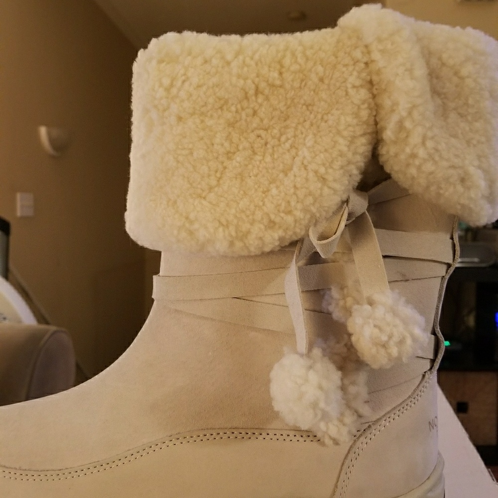 New North Face women's water resistant boots.