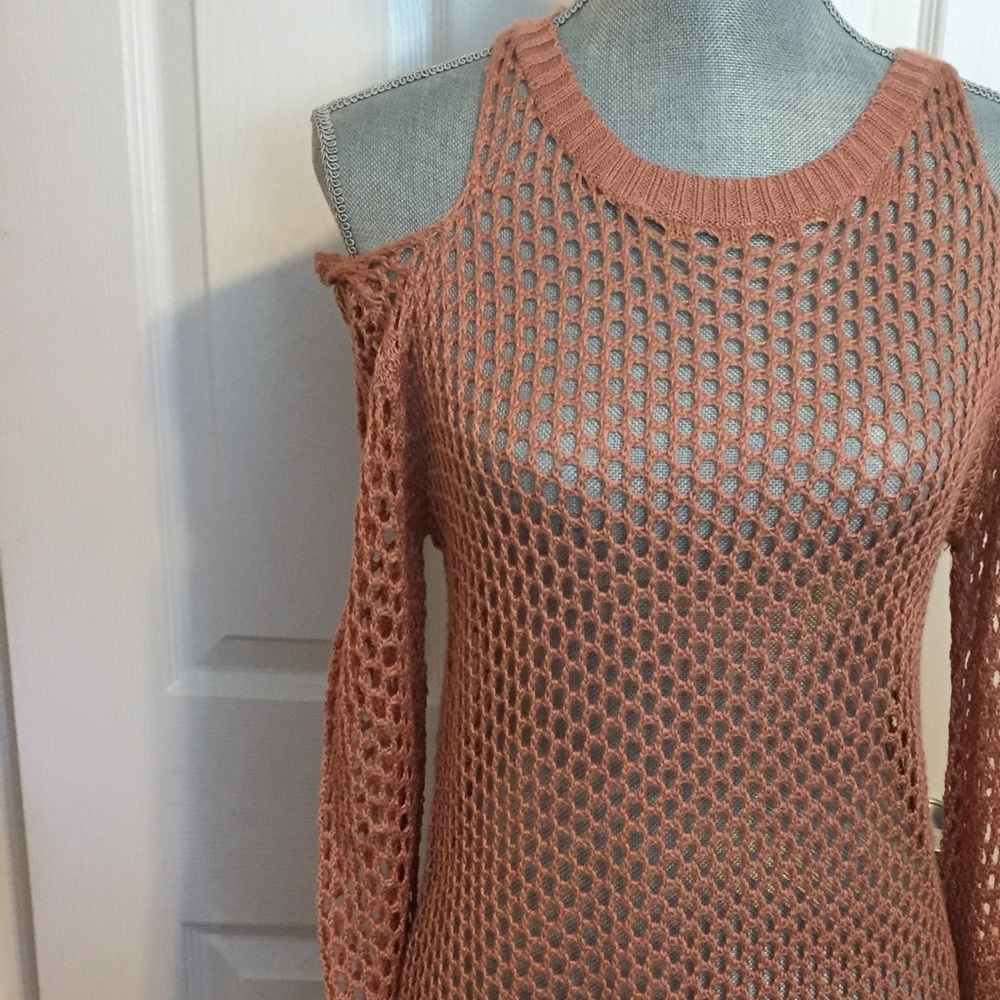 Very J cold shoulder knit sweater sz Large
