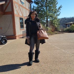 Meet your Posher, Shana