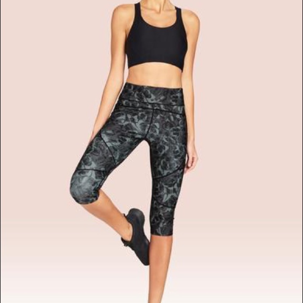 Vie Active Riley Knee Crop Leggings