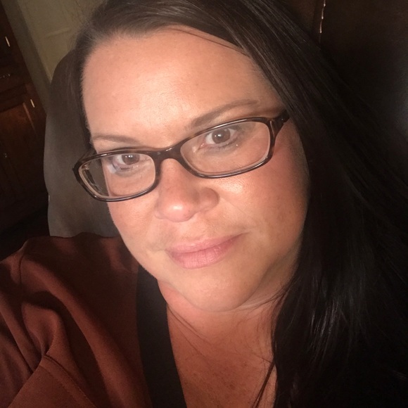 Meet your Posher, Stephanie - Picture 1 of 1