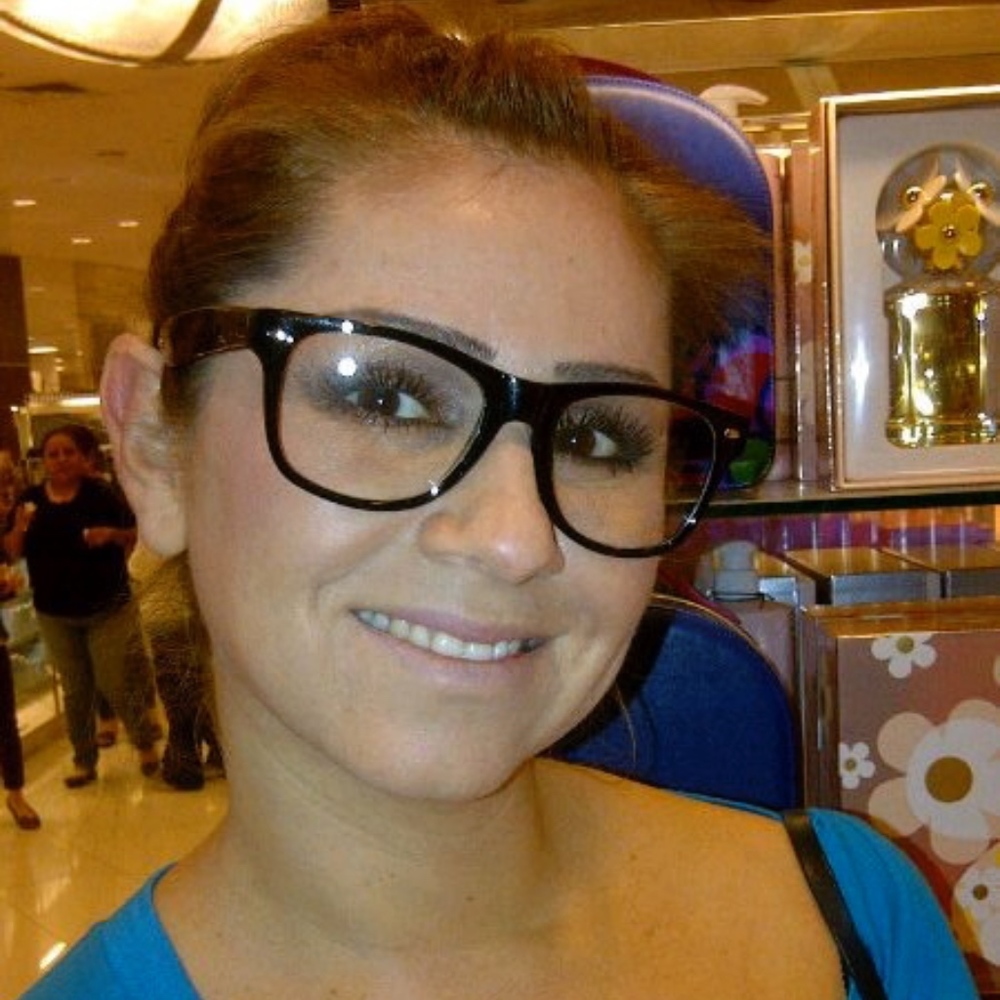 Meet your Posher, Moni