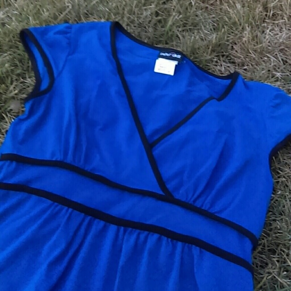 Paper Dolls Blue and black cap sleeve top - Picture 2 of 4