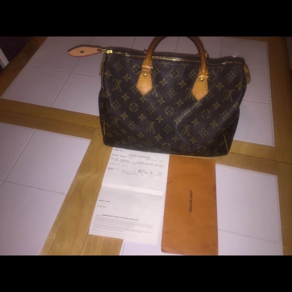 Selling the Beautiful 100% authentic Lv Bag