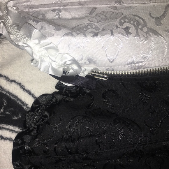 Corset - Picture 2 of 4