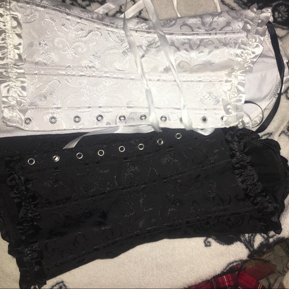 Corset - Picture 4 of 4