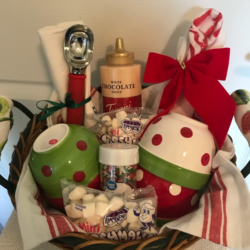 SALE/Holiday Sweet Basket