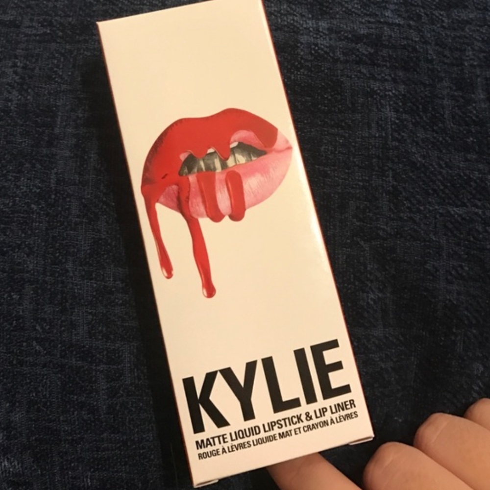 💙 Kylie Cosmetics "22" Matte Lip Kit