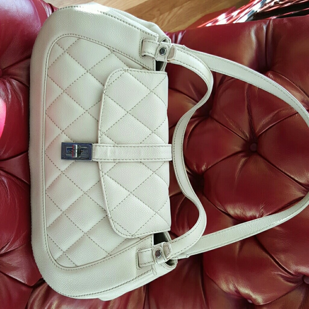 CHANEL quilted purse